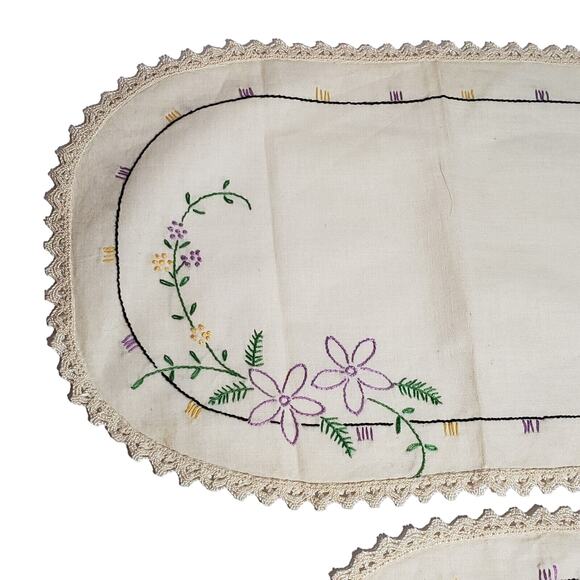 VINTAGE TABLE RUNNERS SET OF 2 PURPLE FLOWER EMBROIDERED DRESSER SCARF ESTATE - Picture 2 of 11